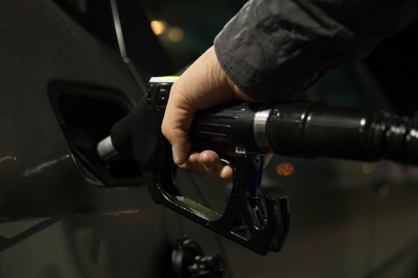 Fuel prices in Latvia could decline if current global market trends continue - retailers